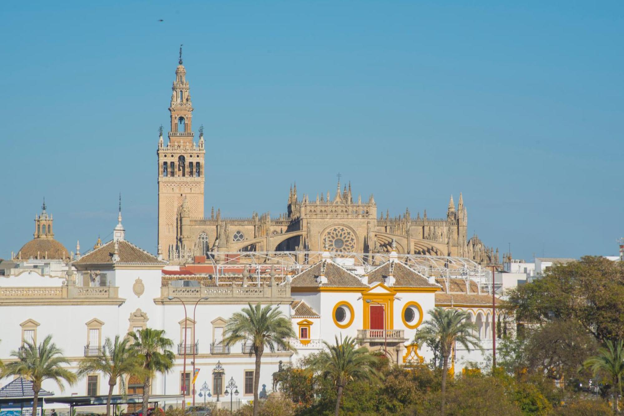 Apartamentos Luxury Puente De Triana Севилья Экстерьер фото