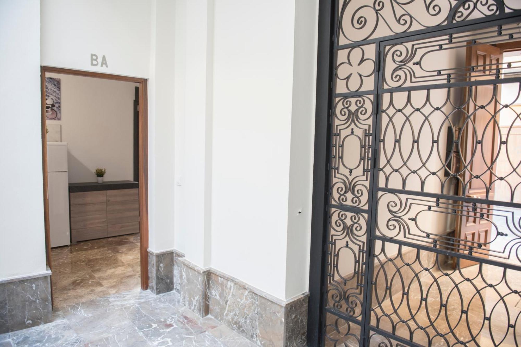 Apartamentos Luxury Puente De Triana Севилья Экстерьер фото