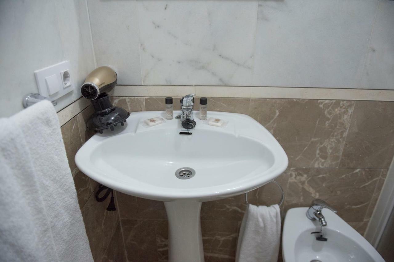 Apartamentos Luxury Puente De Triana Севилья Экстерьер фото