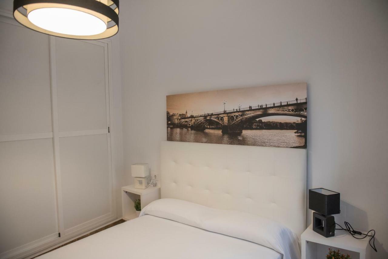 Apartamentos Luxury Puente De Triana Севилья Экстерьер фото