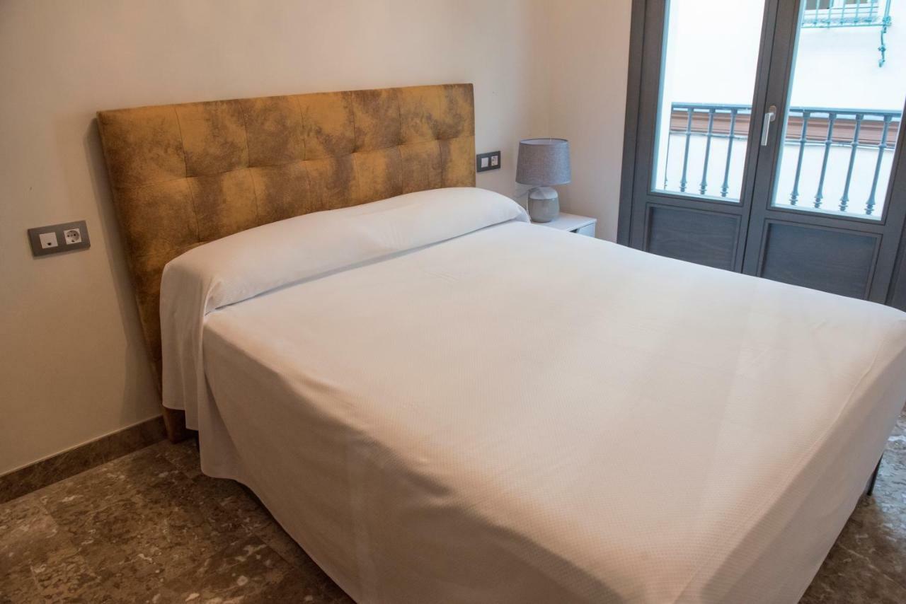 Apartamentos Luxury Puente De Triana Севилья Экстерьер фото