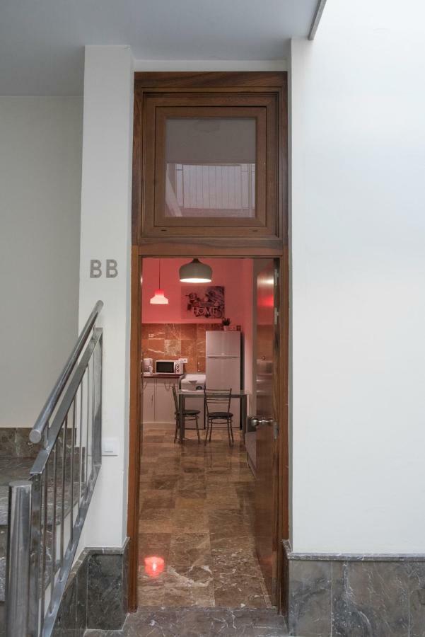 Apartamentos Luxury Puente De Triana Севилья Экстерьер фото